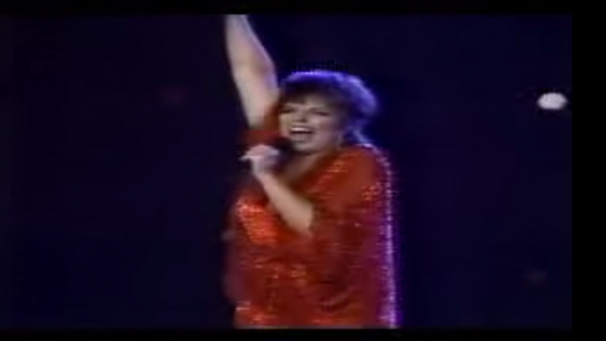 10 GIFS of Liza Minnelli’s Most Epic “New York, New York”...