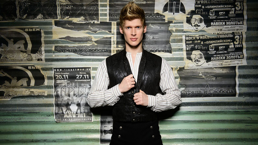 The Great Comet Star Lucas Steele Reveals How Bowie, Rudo...