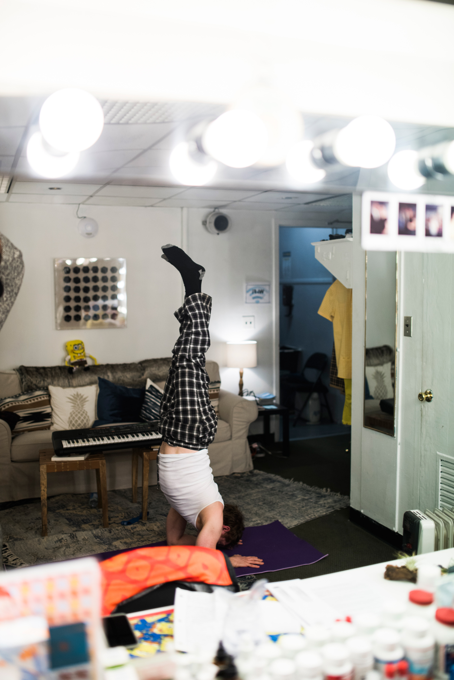 Spongebob Squarepants - Musical- Broadway-Backstage- Ethan Slater- Handstand