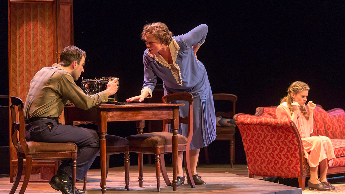 Glass Menagerie Photos- Zachary Quinto - Cherry Jones- Celia Keenan-Bolger